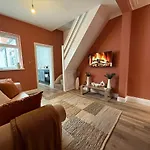 Modern 3-Bed Near Stadium & City