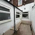 Modern 3-Bed Near Stadium & City