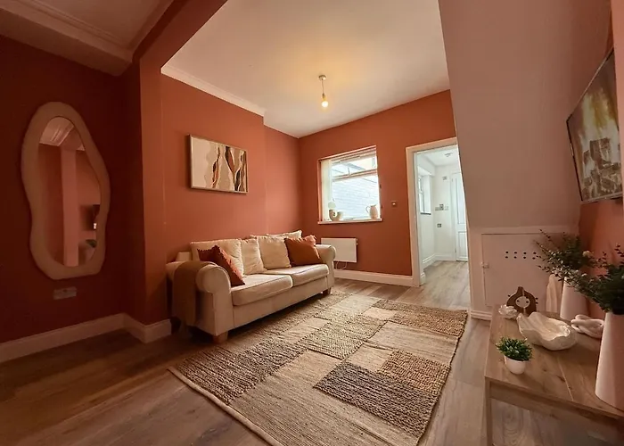 Modern 3-Bed Near Stadium & City