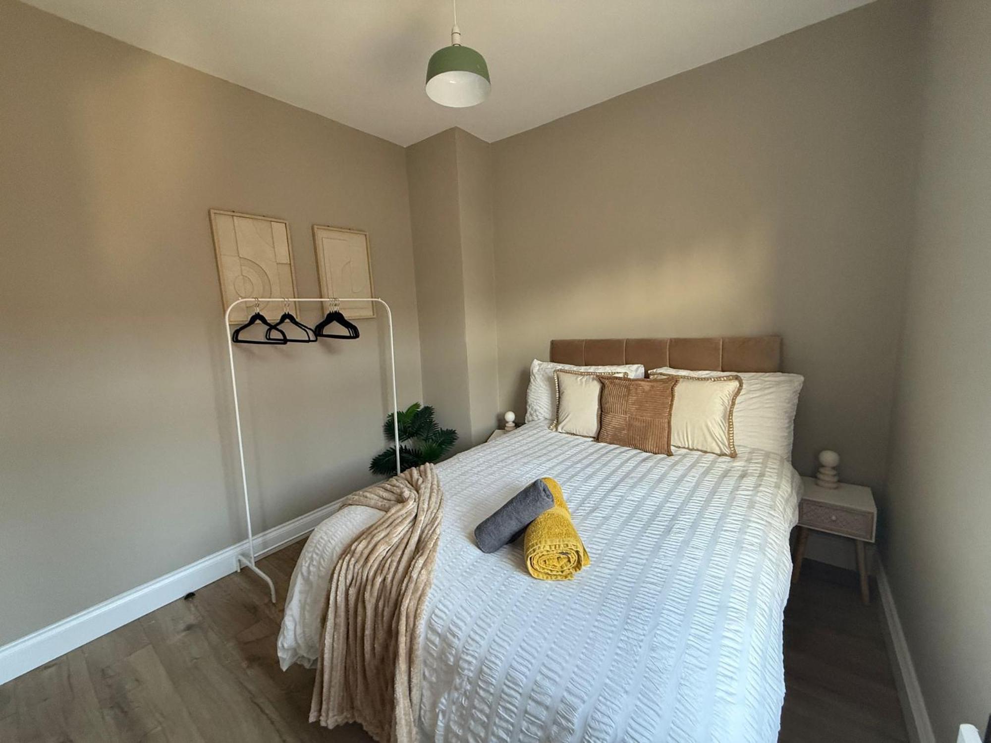 Holiday home Modern 3-bed Near Stadium & *