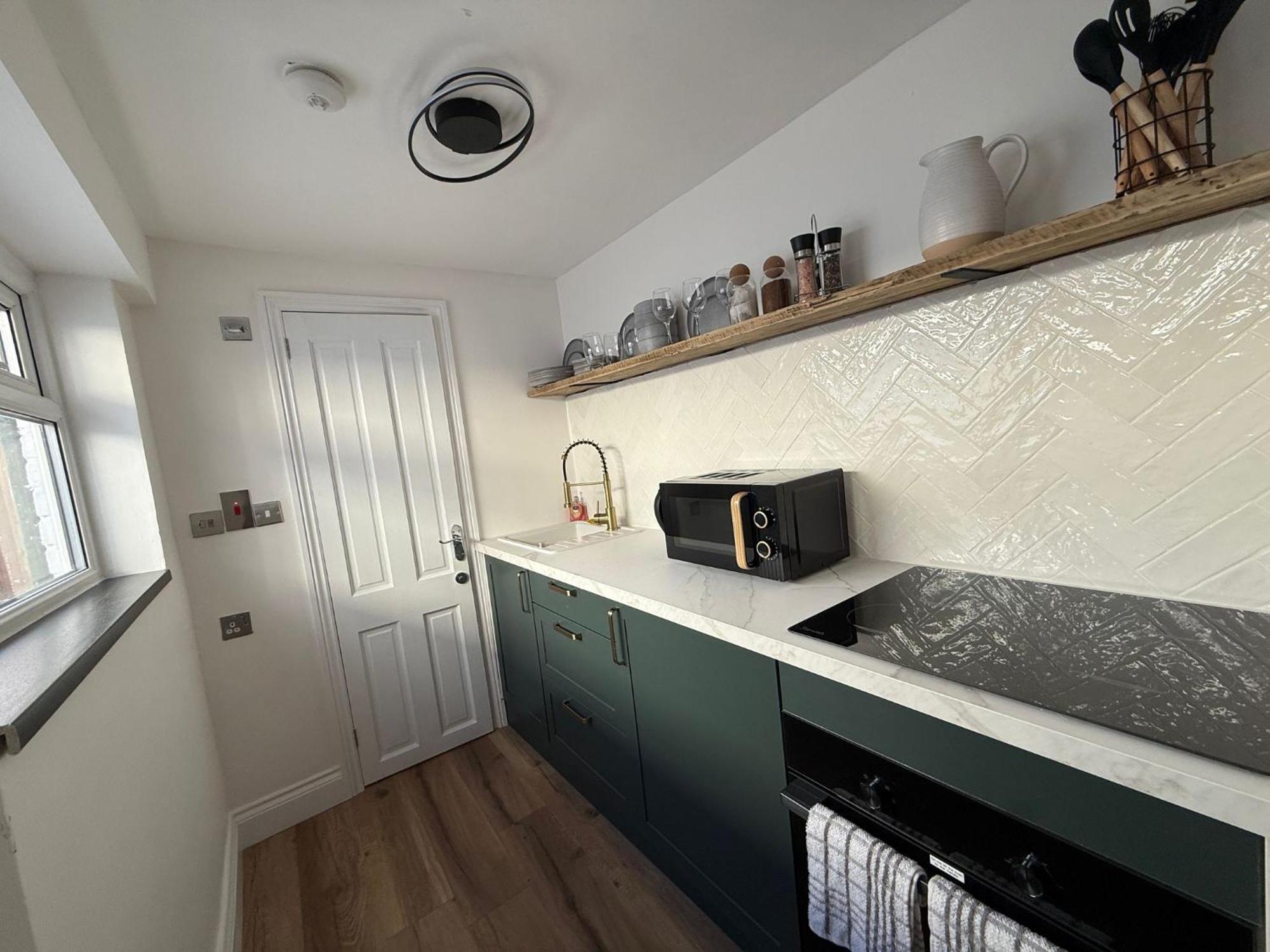 Modern 3-bed Near Stadium & *