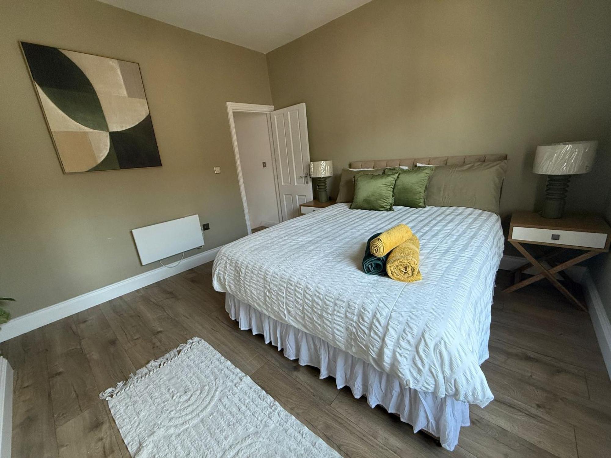 Modern 3-bed Near Stadium &
