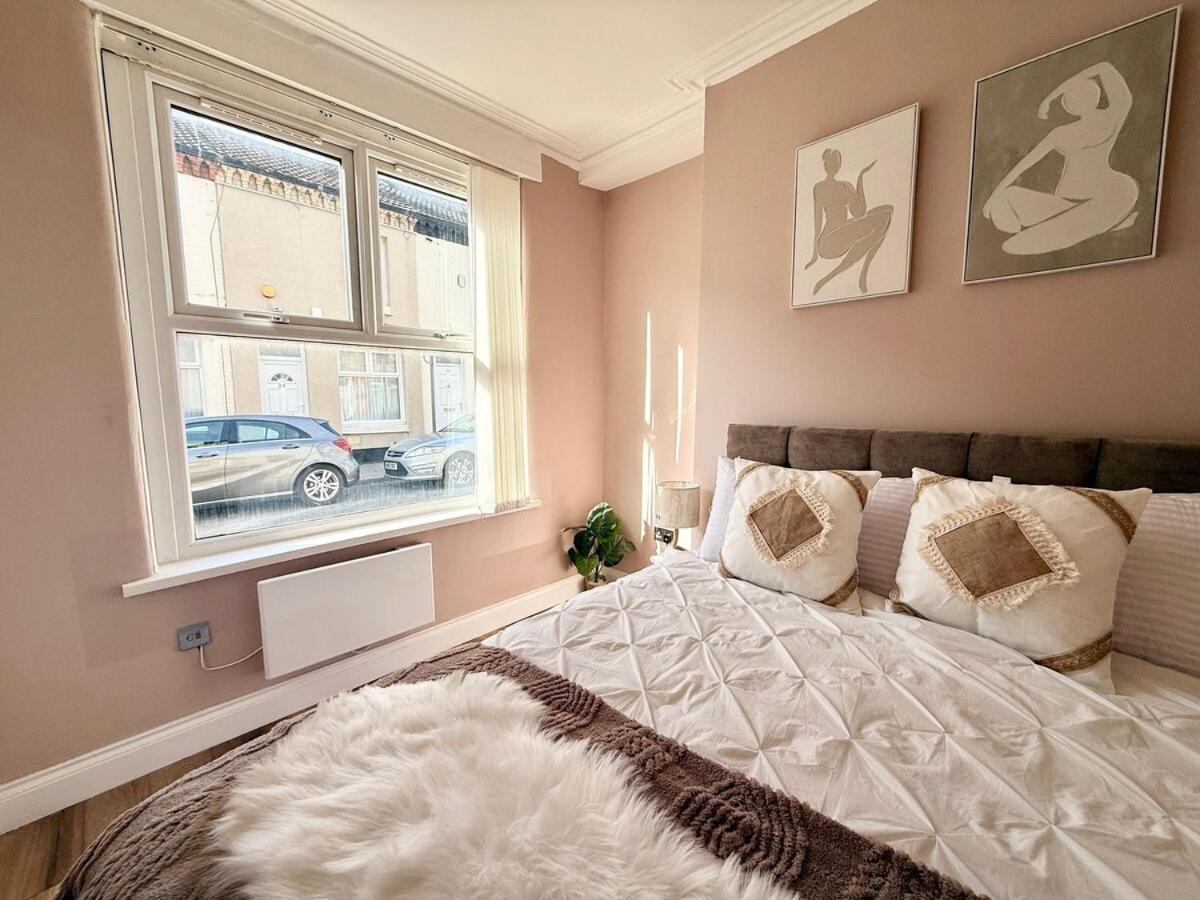 Modern 3-bed Near Stadium & Holiday home Liverpool