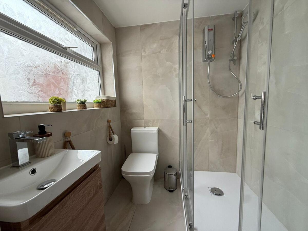 Modern 3-bed Near Stadium &